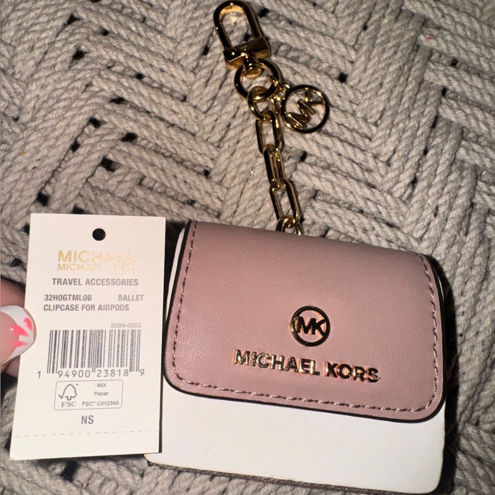 Michael Kors Logo Airpod Holder NWT Blush with Gold Hardware - Picture 2 of 5